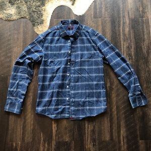 Men’s plaid flannel UNTUCKit button down